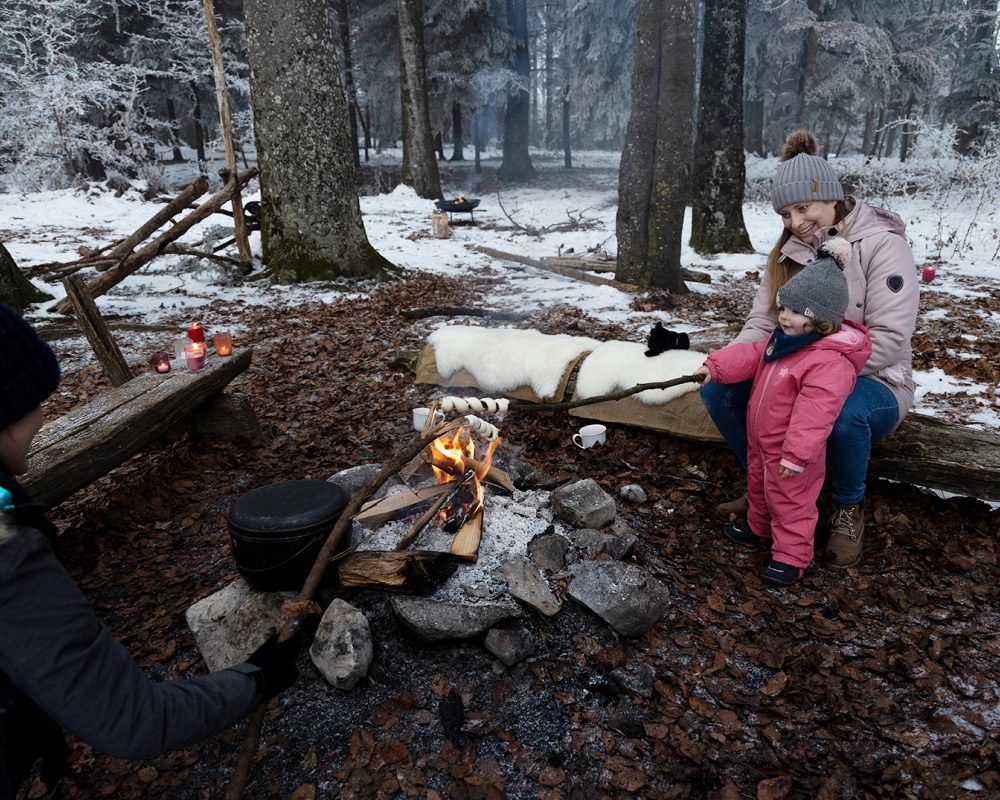 Moment Ausklang im Schnee Feuer 03