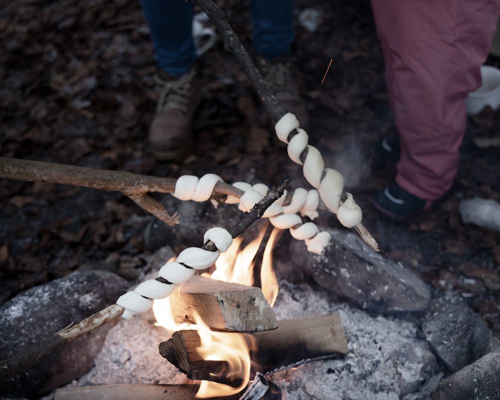 Moment Ausklang im Schnee Feuer 12