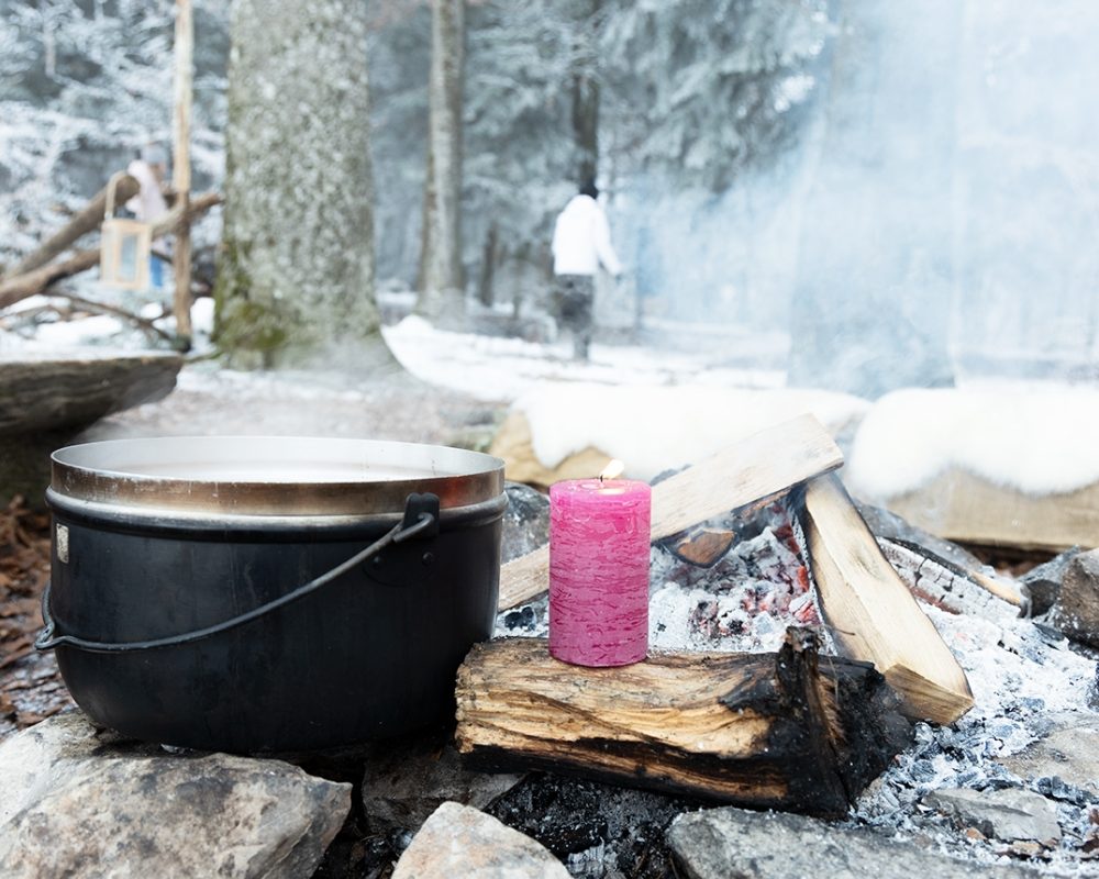 Moment Ausklang im Schnee Kessel Zylinderkerzen S 083494 02 Kopie