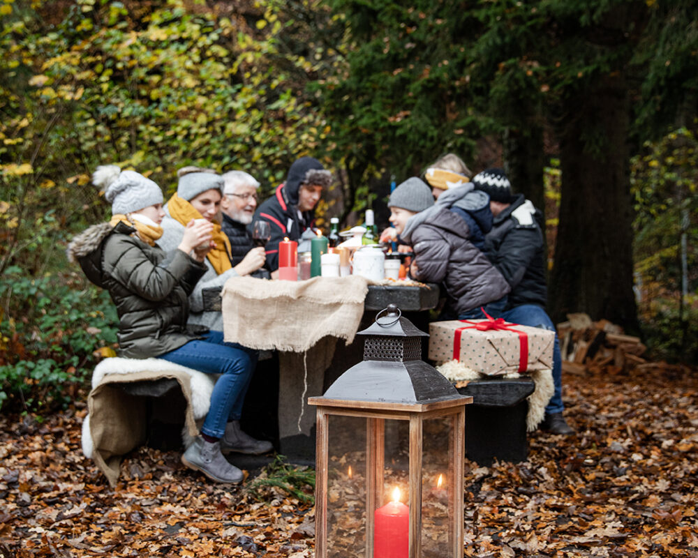 Waldweihnacht Familientisch moment