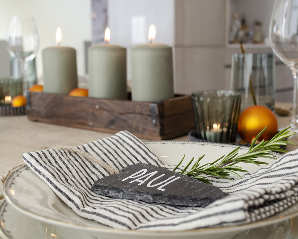 Anleitung weihnachtstisch namensschild