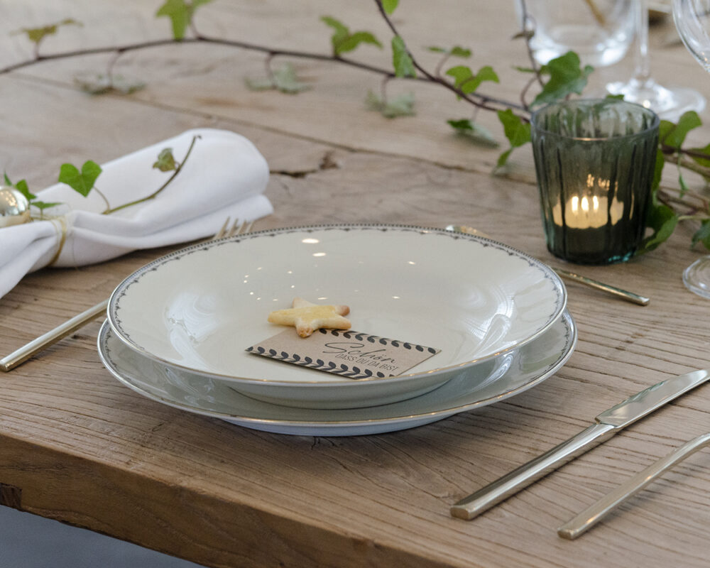 Eleganter weihnachtstisch tischkarte