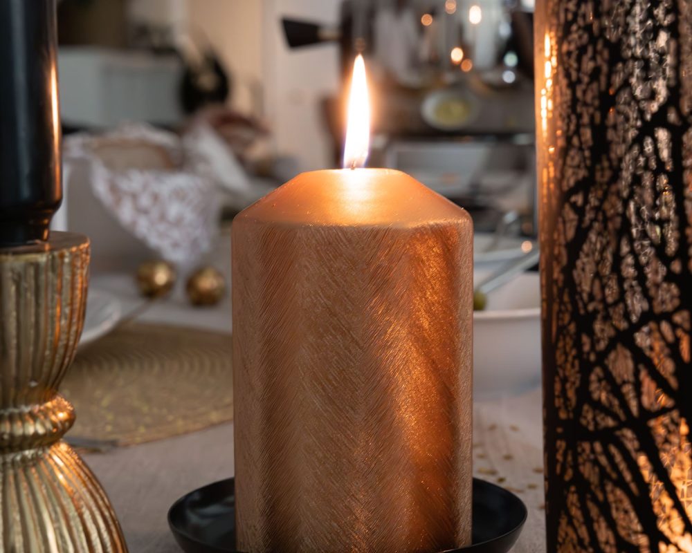 Zylinderkerze eglite gold s 087030 035 weihnachten trifft silvester chinose 01