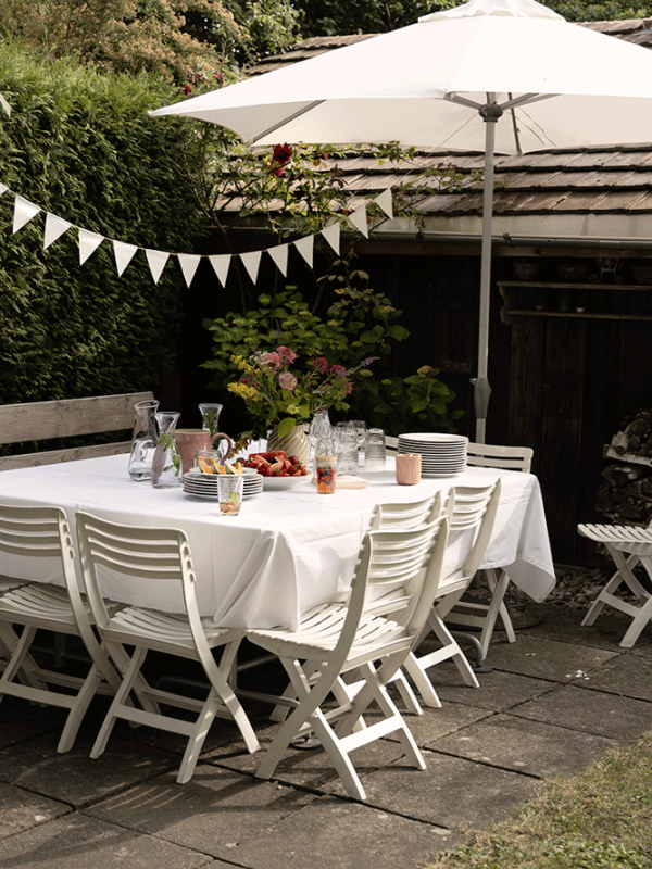 Sommerfest gedeckter tisch