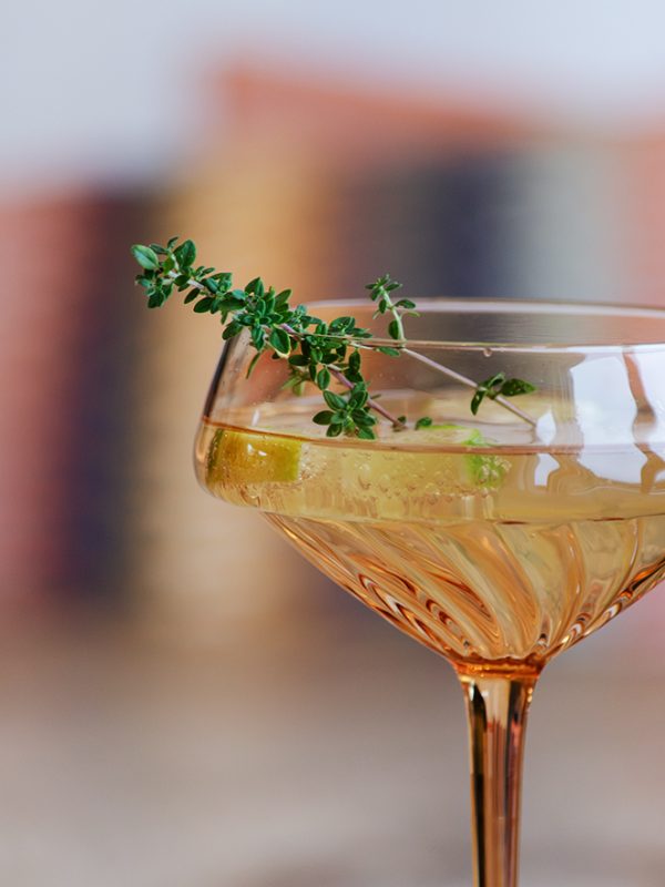 Timo sommerdrink thymiansirup hoch prosecco wuerzig web