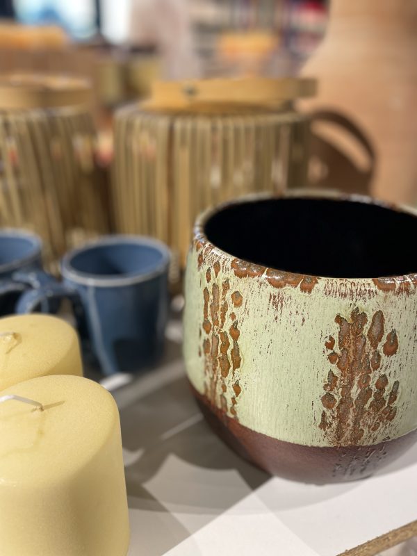 Vase kerzen soak up the sun