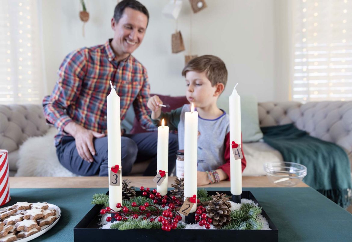 Adventskranz anzuenden weihnachten vorbereitung familie