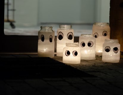 Halloween mumien windlichter deko hauseingang