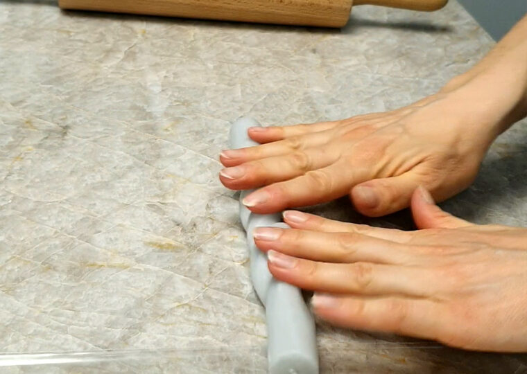 Gedrehte Stabkerze rollen