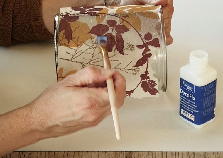 Serviettentechnik auf glas pinsel