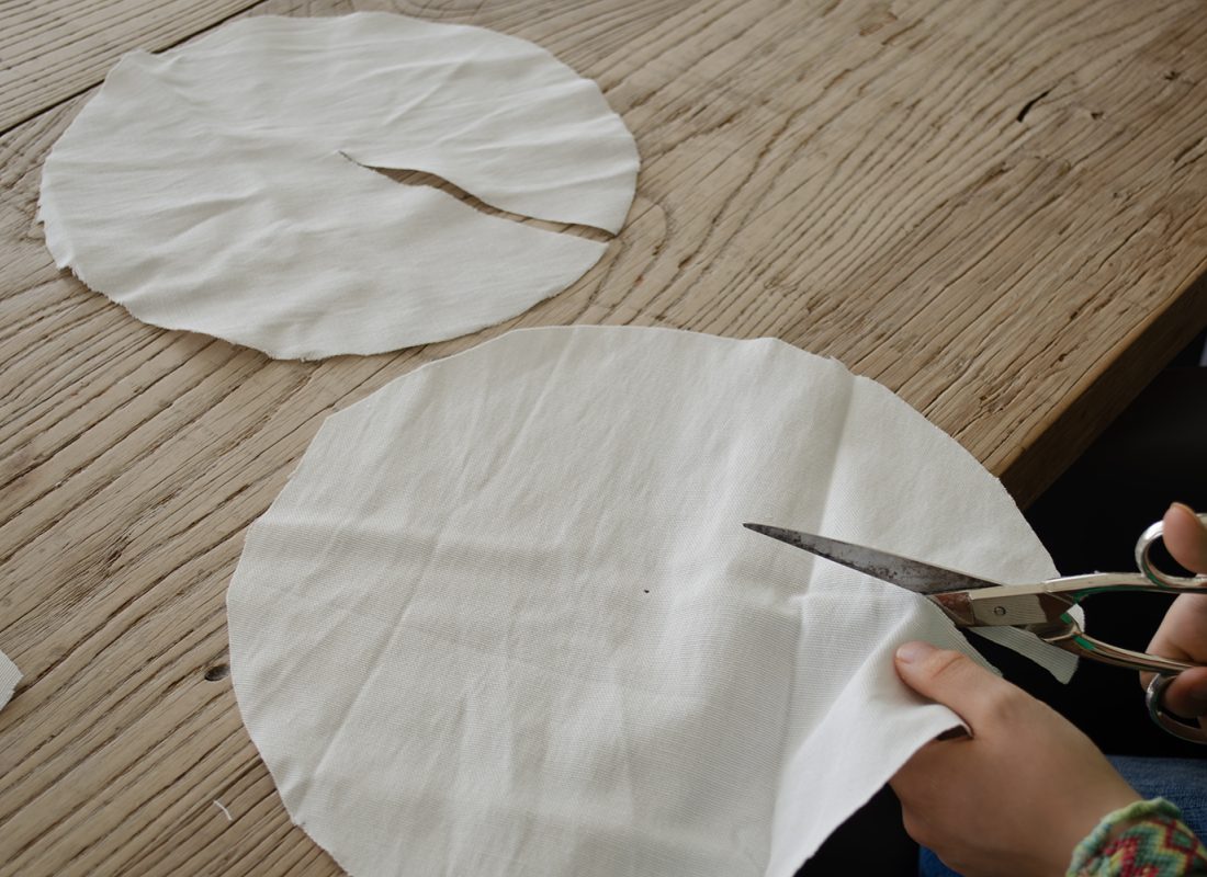 Halloween gespenster lichterkette diy 26 einschneiden