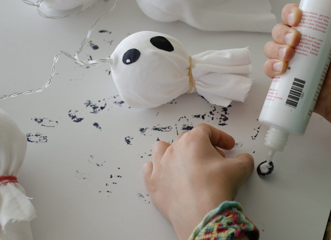 Halloween gespenster lichterkette diy 52 augen